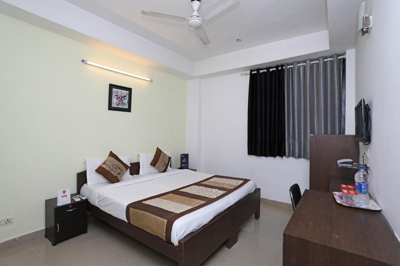 Oyo 11392 The Hotel Grand Hospitality Noida Dış mekan fotoğraf