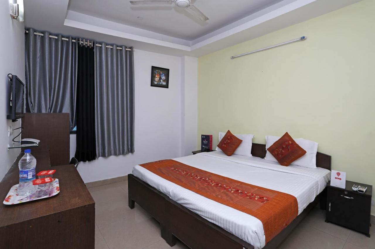 Oyo 11392 The Hotel Grand Hospitality Noida Dış mekan fotoğraf