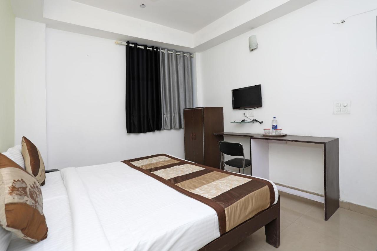 Oyo 11392 The Hotel Grand Hospitality Noida Dış mekan fotoğraf