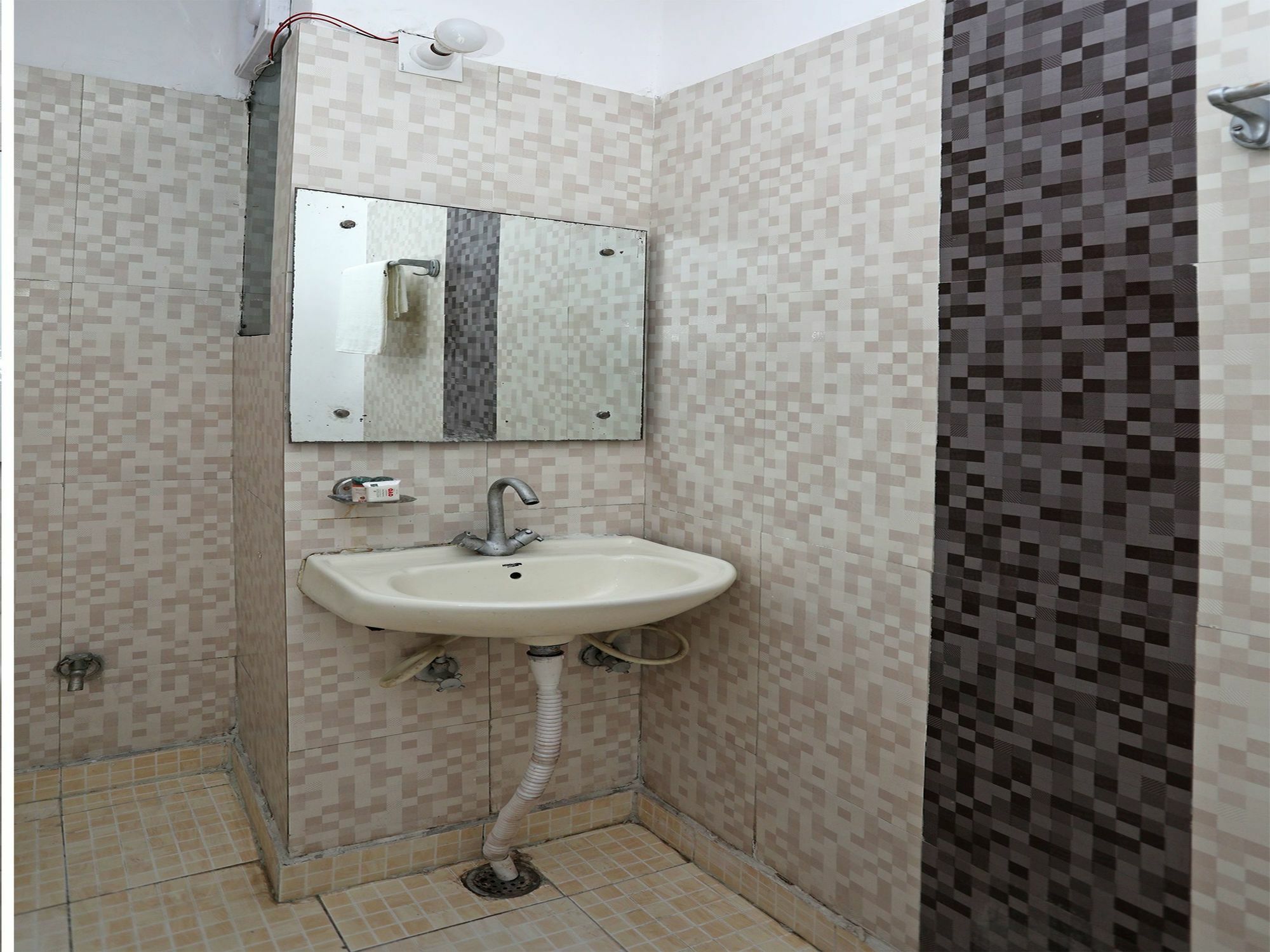Oyo 11392 The Hotel Grand Hospitality Noida Dış mekan fotoğraf