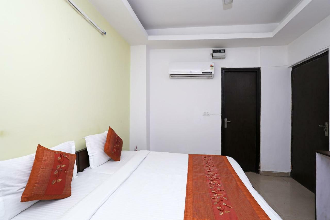 Oyo 11392 The Hotel Grand Hospitality Noida Dış mekan fotoğraf